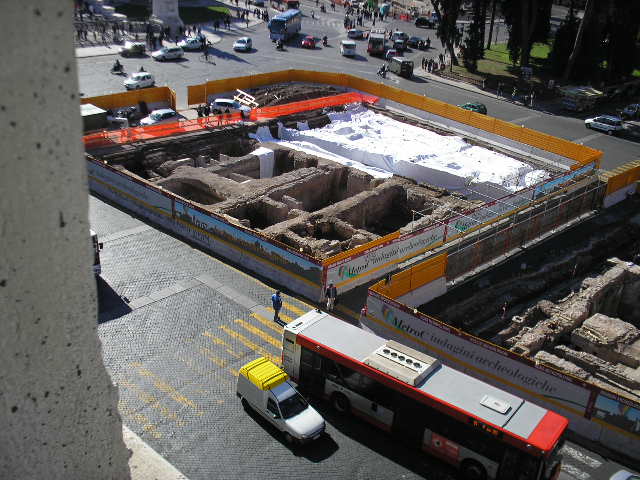 When work on Metro C exposes Piazza Venezia in 2006 4
