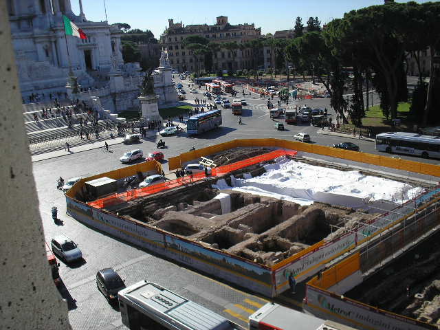 When work on Metro C exposes Piazza Venezia in 2006 2