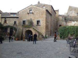 Civita day trip with expats living in rome