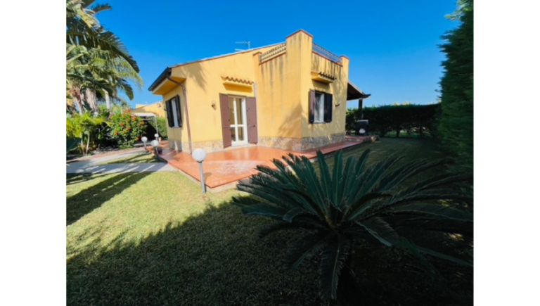 Villa for Rent in Campofelice di Roccella, Palermo, Sicily: Offering Abundant Space and Serene Surroundings 15 4 villa for rent campofelice di roccella palermo expats living in rome 1 768x435