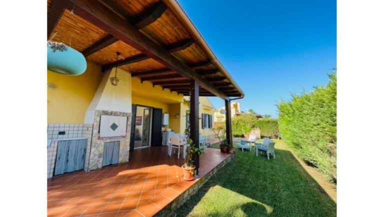 Villa for Rent in Campofelice di Roccella, Palermo, Sicily: Offering Abundant Space and Serene Surroundings 16 6 villa for rent campofelice di roccella palermo expats living in rome 1 768x435