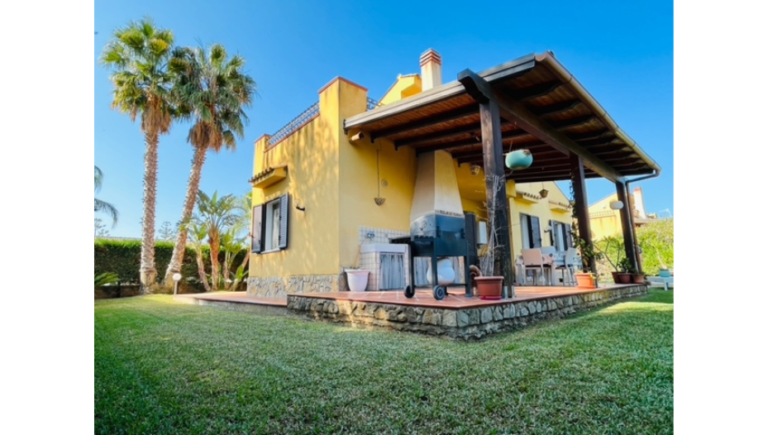 Villa for Rent in Campofelice di Roccella, Palermo, Sicily: Offering Abundant Space and Serene Surroundings 18 7 villa for rent campofelice di roccella palermo expats living in rome 1 768x435