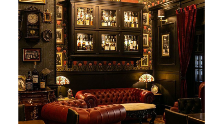 4 Expats living in rome italy networking event to make friends in rome 768x428