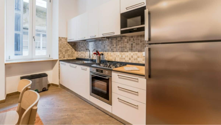 5 Rome Campo di Fiori 6 guests 3 bedrooms 2 bathrooms 1 st floor 100 sqm expats living in rome 768x435