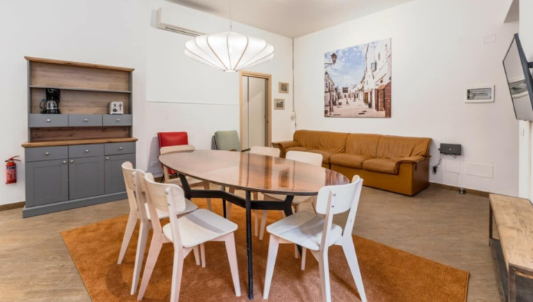 7 Rome Campo di Fiori 6 guests 3 bedrooms 2 bathrooms 1 st floor 100 sqm expats living in rome 768x435