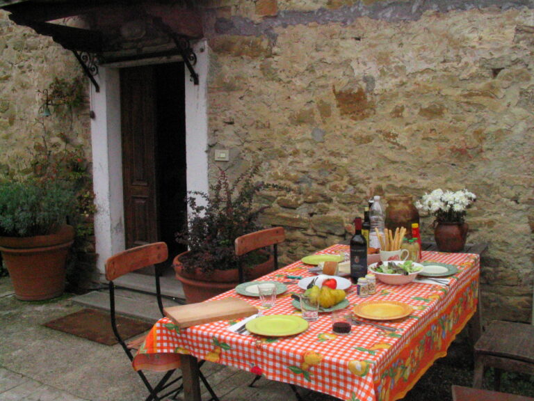 Country House for Rent Near Arezzo: 2-Bed Escape (€450/5 Nights) 1 TSIZ3050 768x576