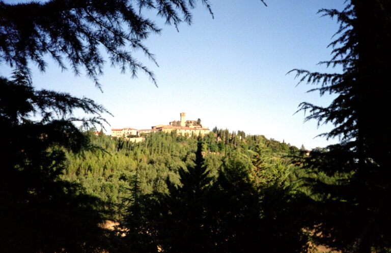 Country House for Rent Near Arezzo: 2-Bed Escape (€450/5 Nights) 3 YBPH5949 768x498