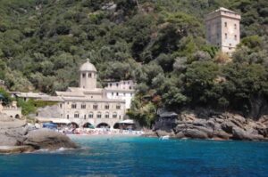 Exploring Italy’s Stunning Beaches by Train: A Guide for Expats 77