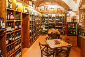 A Guide to Italian Dining: Understanding Different Types of Restaurants in Italy 17