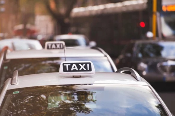 How to Taxi in Italy's Major Cities: Rome, Milan, Florence, Turin, Bologna, Genoa, Naples, and Verona 1